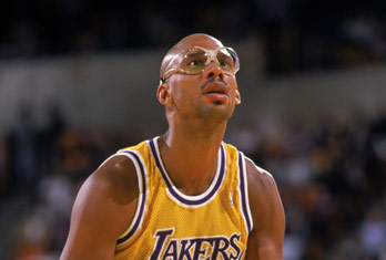 后卫沿边线 后卫沿边线