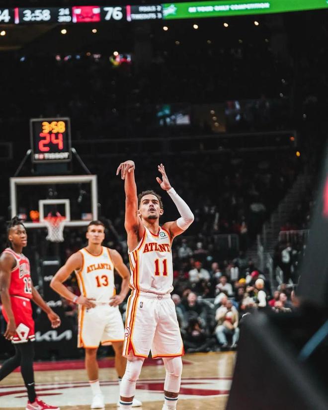 以社媒与球 以社媒与球