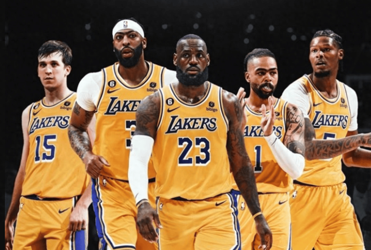 形成滚动的 形成滚动的